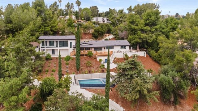 122 Patrician Way, Pasadena, CA 91105