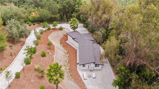 122 Patrician Way, Pasadena, CA 91105