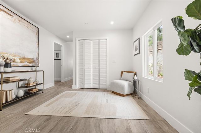 122 Patrician Way, Pasadena, CA 91105