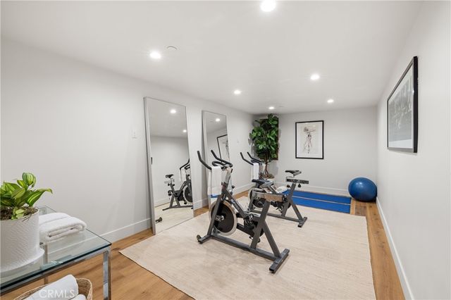 122 Patrician Way, Pasadena, CA 91105