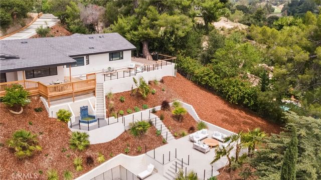 122 Patrician Way, Pasadena, CA 91105