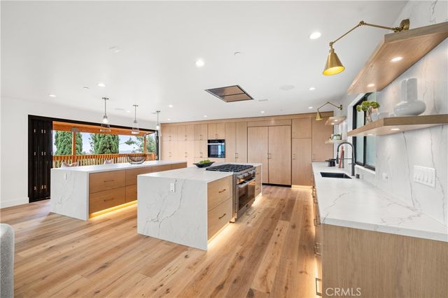 122 Patrician Way, Pasadena, CA 91105