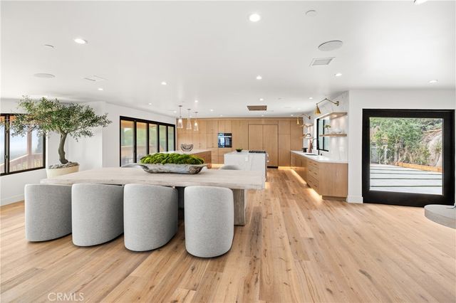 122 Patrician Way, Pasadena, CA 91105