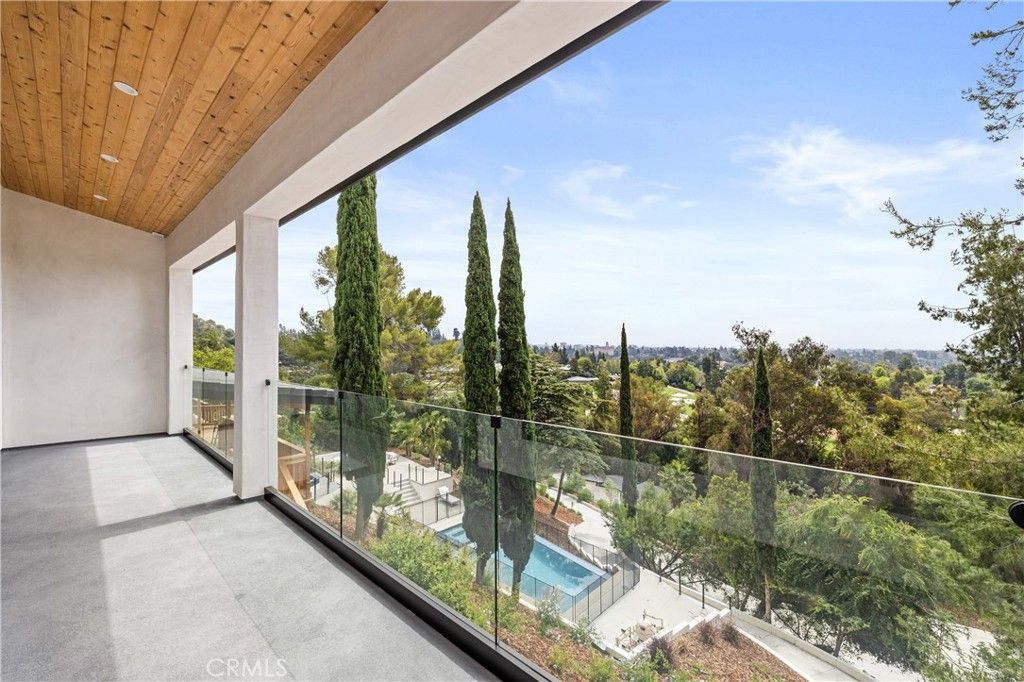 122 Patrician Way, Pasadena, CA 91105