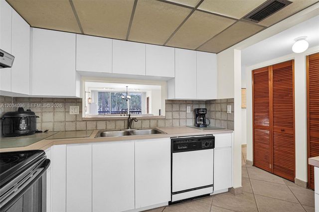 10825 SW 112th Avenue 216, Miami, FL 33176