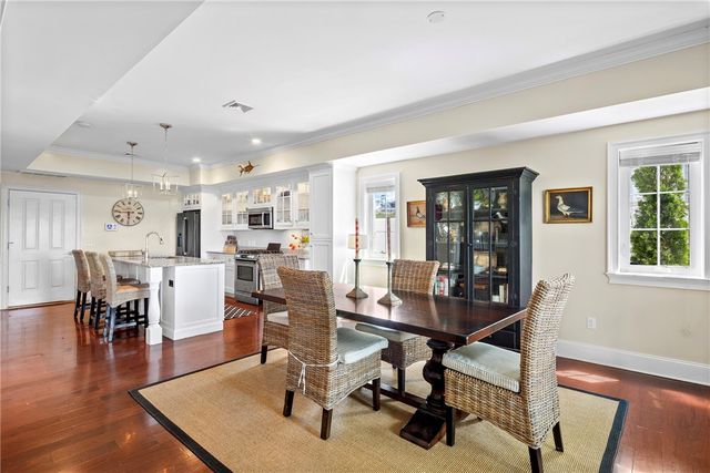 34 Wimbledon Circle, Portsmouth, RI 02871