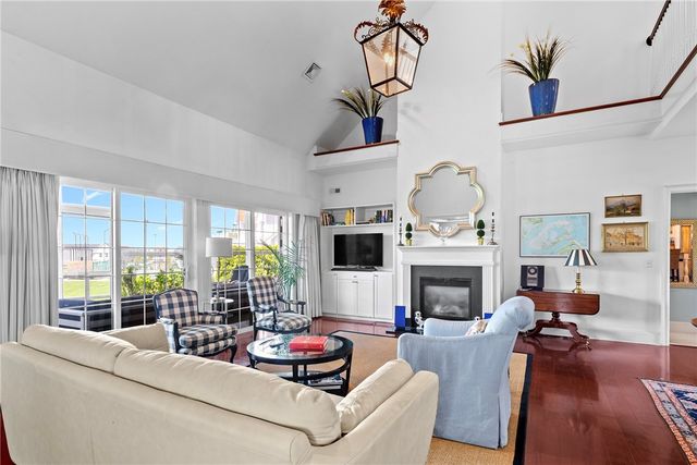 34 Wimbledon Circle, Portsmouth, RI 02871