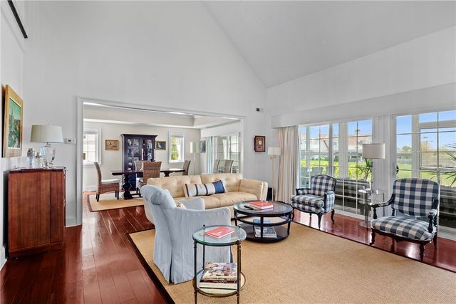 34 Wimbledon Circle, Portsmouth, RI 02871