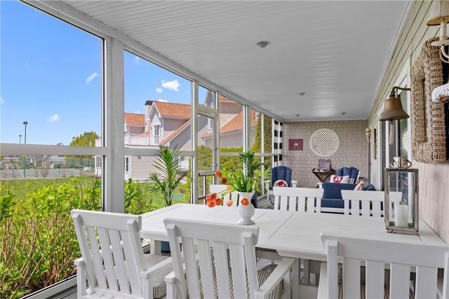 34 Wimbledon Circle, Portsmouth, RI 02871