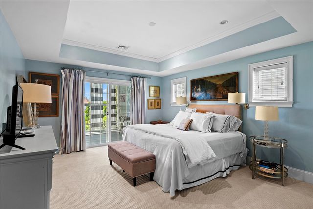 34 Wimbledon Circle, Portsmouth, RI 02871