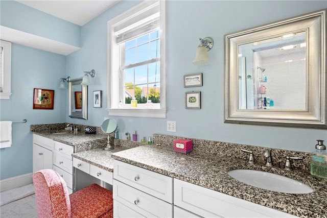 34 Wimbledon Circle, Portsmouth, RI 02871