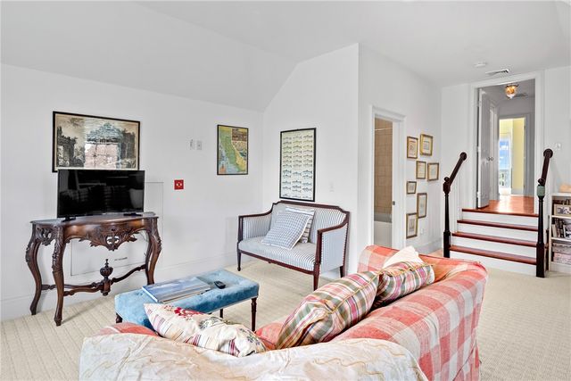 34 Wimbledon Circle, Portsmouth, RI 02871