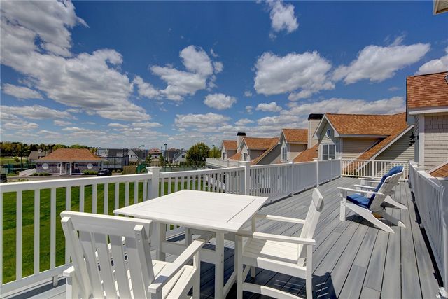34 Wimbledon Circle, Portsmouth, RI 02871
