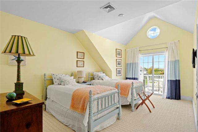 34 Wimbledon Circle, Portsmouth, RI 02871