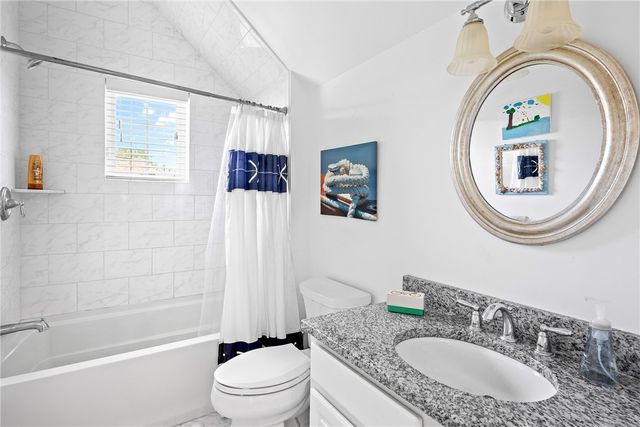 34 Wimbledon Circle, Portsmouth, RI 02871