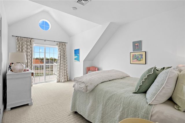 34 Wimbledon Circle, Portsmouth, RI 02871