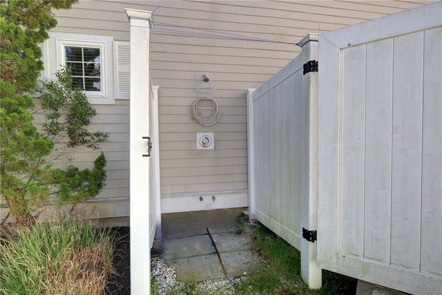 34 Wimbledon Circle, Portsmouth, RI 02871