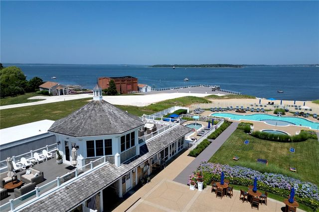 34 Wimbledon Circle, Portsmouth, RI 02871