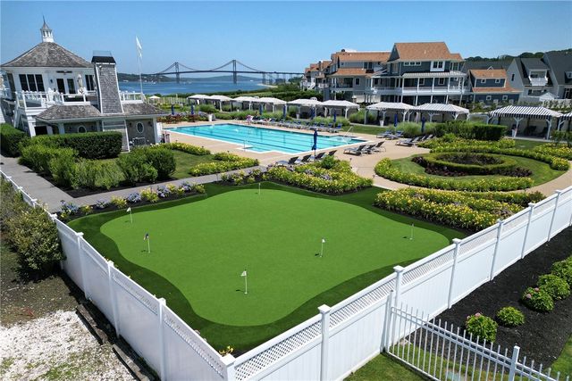 34 Wimbledon Circle, Portsmouth, RI 02871