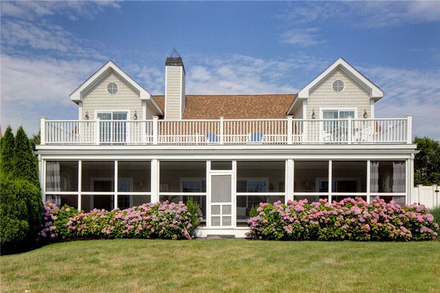 34 Wimbledon Circle, Portsmouth, RI 02871