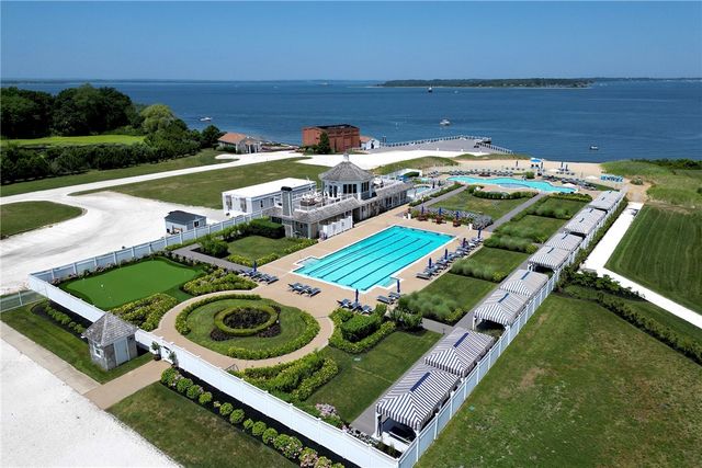 34 Wimbledon Circle, Portsmouth, RI 02871