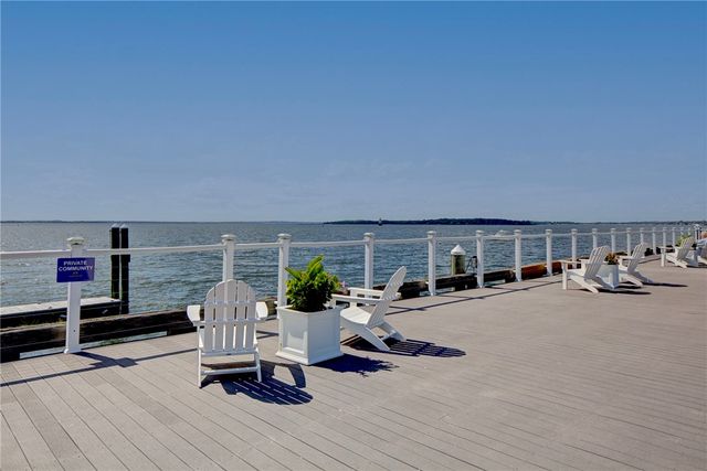 34 Wimbledon Circle, Portsmouth, RI 02871