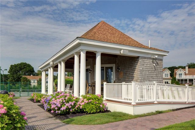 34 Wimbledon Circle, Portsmouth, RI 02871