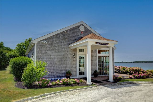 34 Wimbledon Circle, Portsmouth, RI 02871