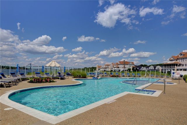 34 Wimbledon Circle, Portsmouth, RI 02871