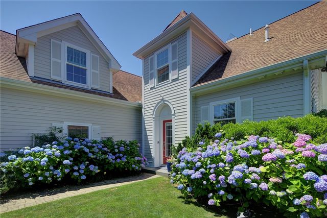 34 Wimbledon Circle, Portsmouth, RI 02871