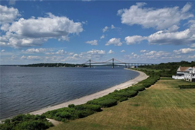 34 Wimbledon Circle, Portsmouth, RI 02871
