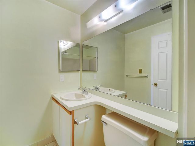 77 Howard Street, Newark, NJ 07103