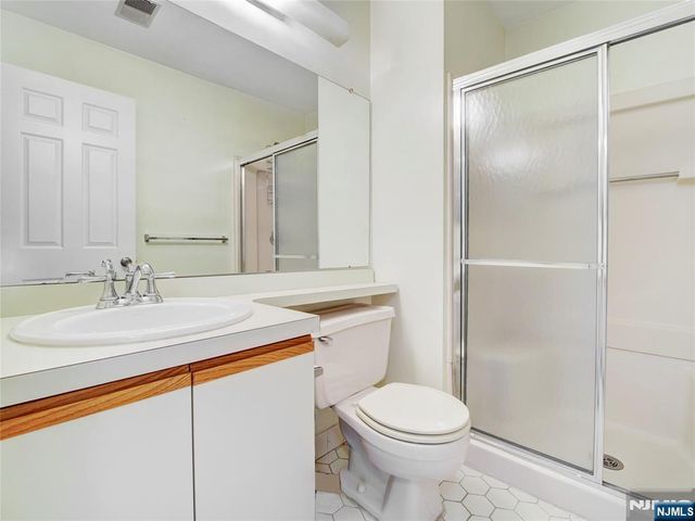 77 Howard Street, Newark, NJ 07103