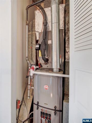 77 Howard Street, Newark, NJ 07103