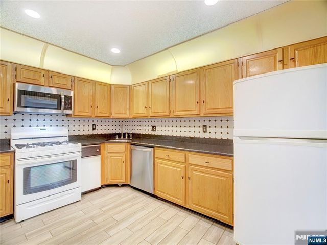 77 Howard Street, Newark, NJ 07103