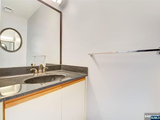 77 Howard Street, Newark, NJ 07103