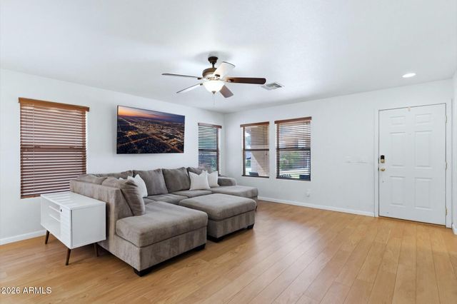 5852 E HAMPTON Avenue, Mesa, AZ 85206