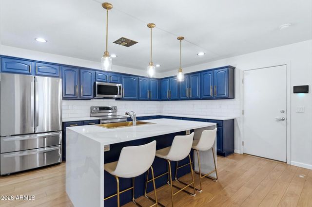 5852 E HAMPTON Avenue, Mesa, AZ 85206