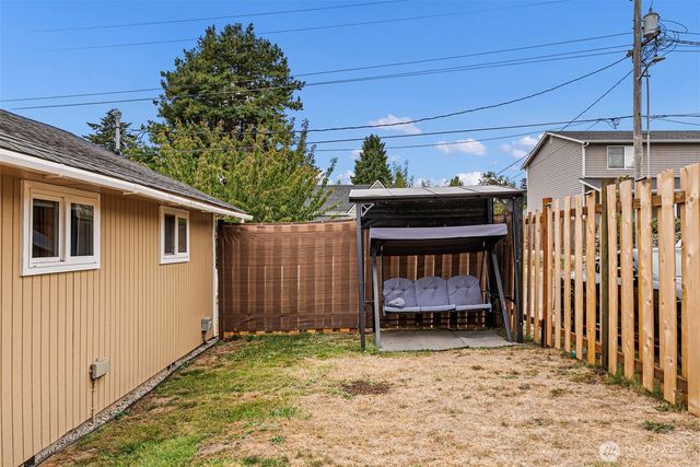 3018 Hollywood Avenue NE, Bremerton, WA 98310