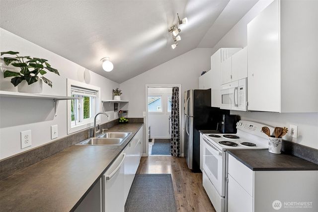 3018 Hollywood Avenue NE, Bremerton, WA 98310