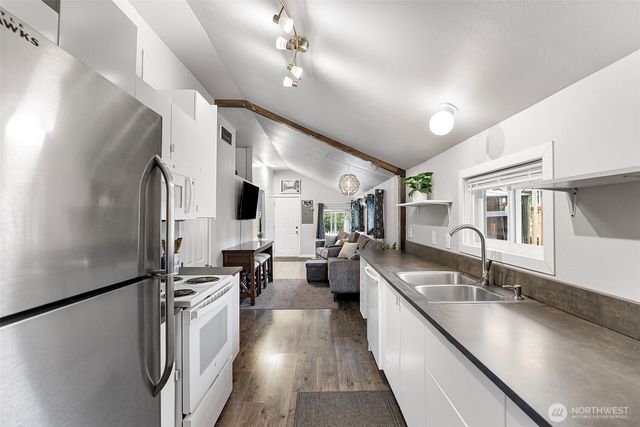 3018 Hollywood Avenue NE, Bremerton, WA 98310