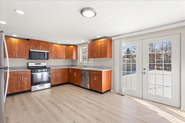 16600 OXFORD Drive, Markham, IL 60428