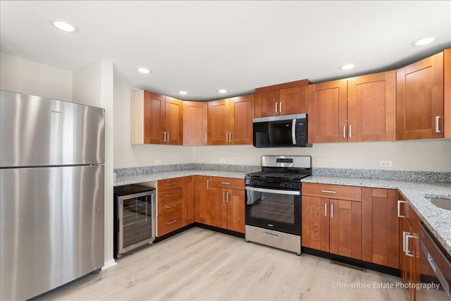 16600 OXFORD Drive, Markham, IL 60428