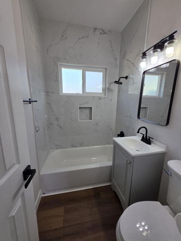 3262 Steel St, San Diego, CA 92113