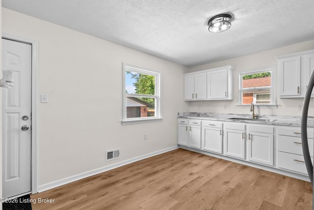 4020 Pixley Way, Louisville, KY 40219