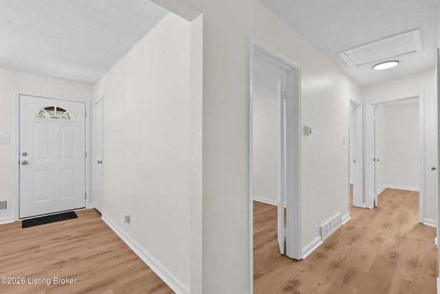 4020 Pixley Way, Louisville, KY 40219