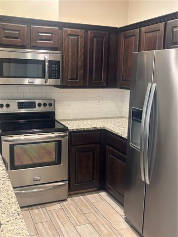 921 Moore Ave, Portland, TX 78374