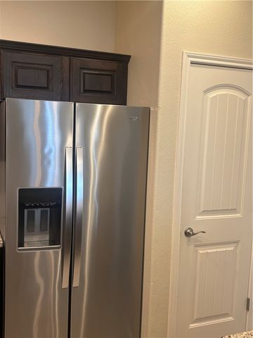 921 Moore Ave, Portland, TX 78374