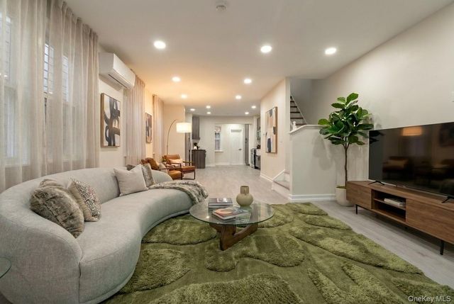 6532 80 Avenue, Glendale, NY 11385