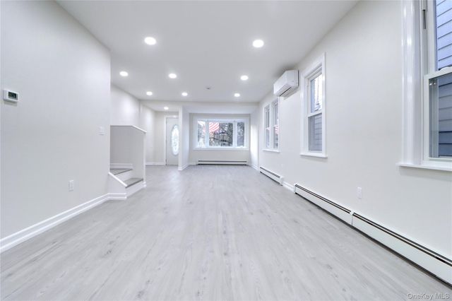 6532 80 Avenue, Glendale, NY 11385